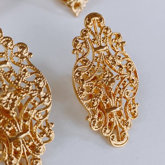 VTG Lot of 2 Clip On Earrings Gold Tone Filigree Ornate Costume Jewelry - Picture 6 of 11